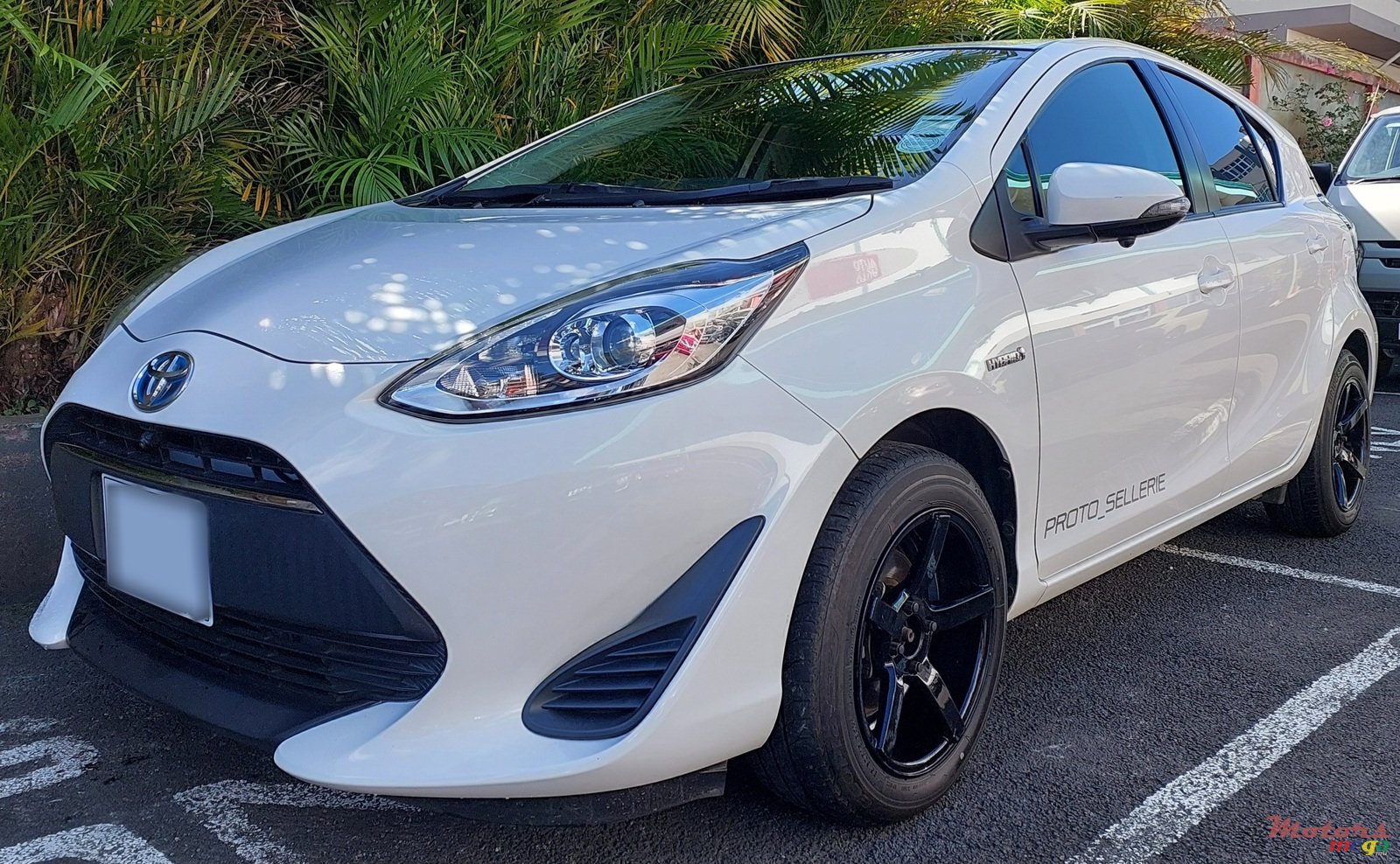 2017' Toyota Aqua photo #1