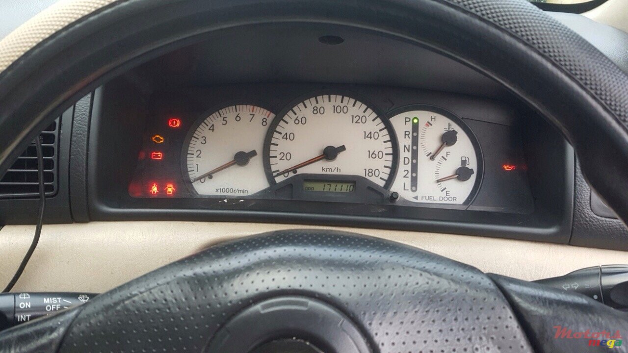 2001' Toyota RunX photo #3