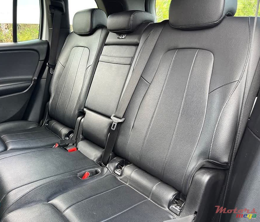 2020' Mercedes-Benz GLB 200 photo #4