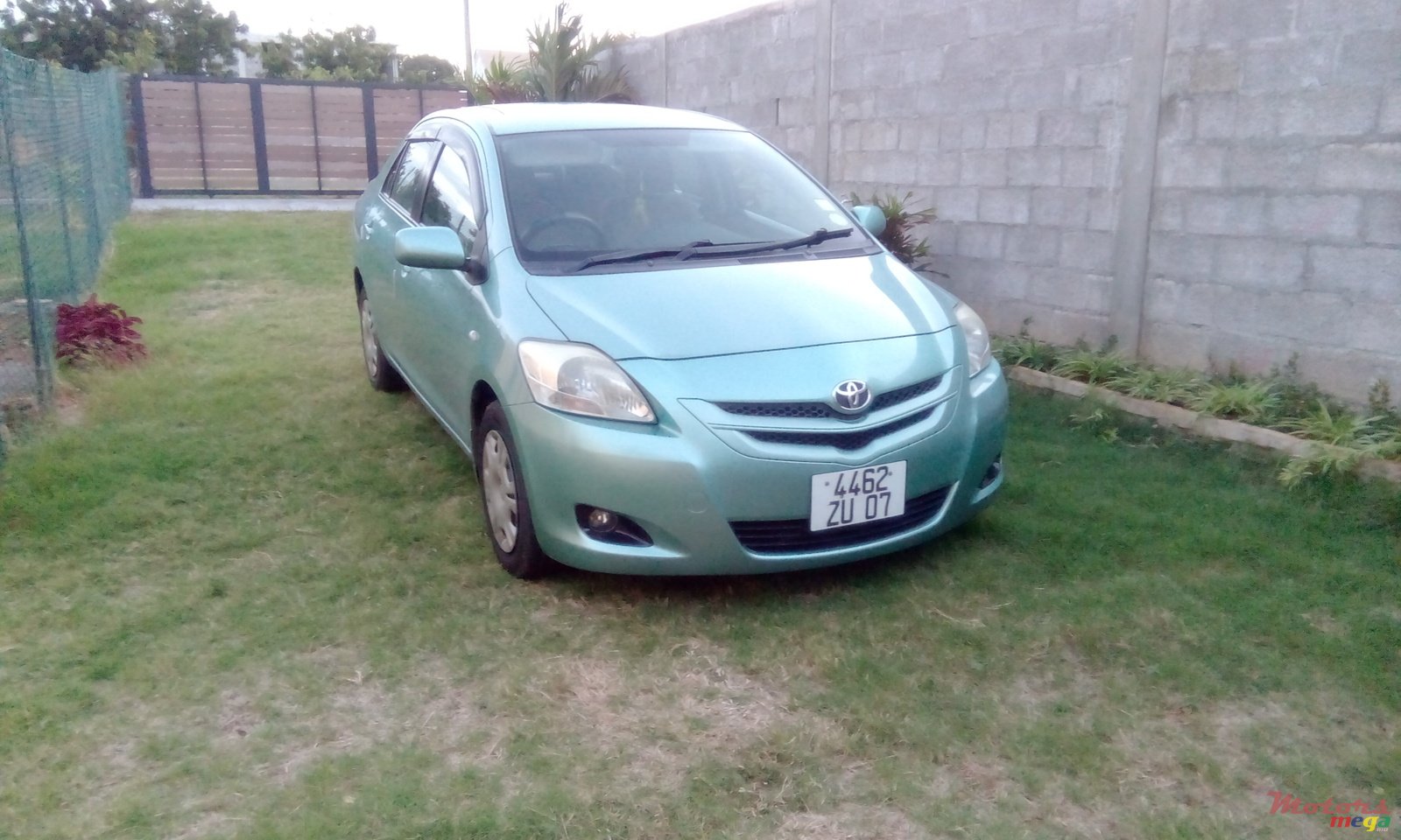 2007' Toyota Belta photo #1