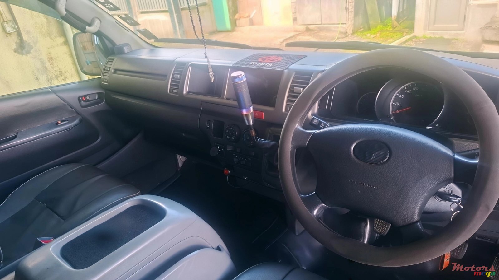 2010' Toyota HIACE GL photo #7