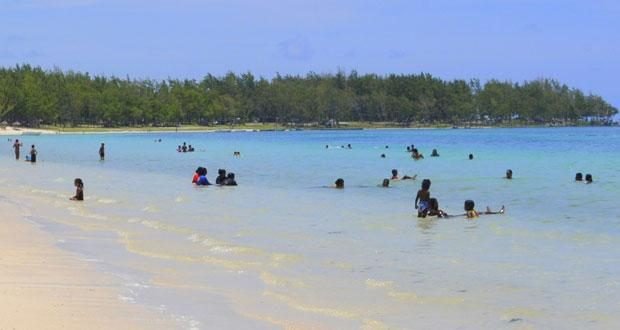Illustration - Belle-Mare beach, Mauritius