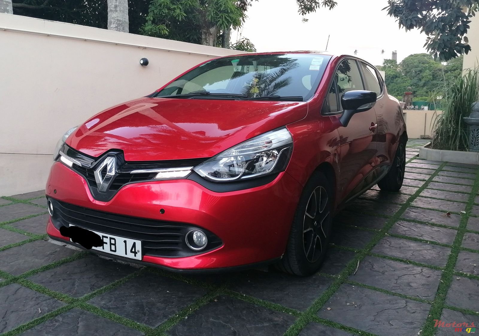 2014' Renault Clio 4 Expression 1.2 photo #2