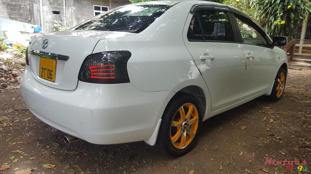 2006' Toyota Belta 1.3 photo #4