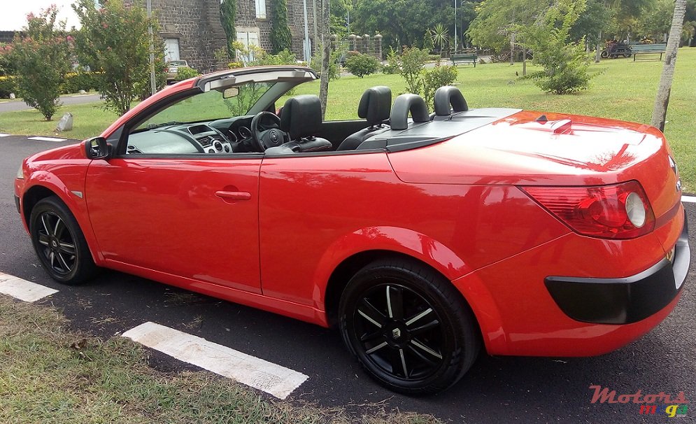 2005' Renault Megane convertible photo #1