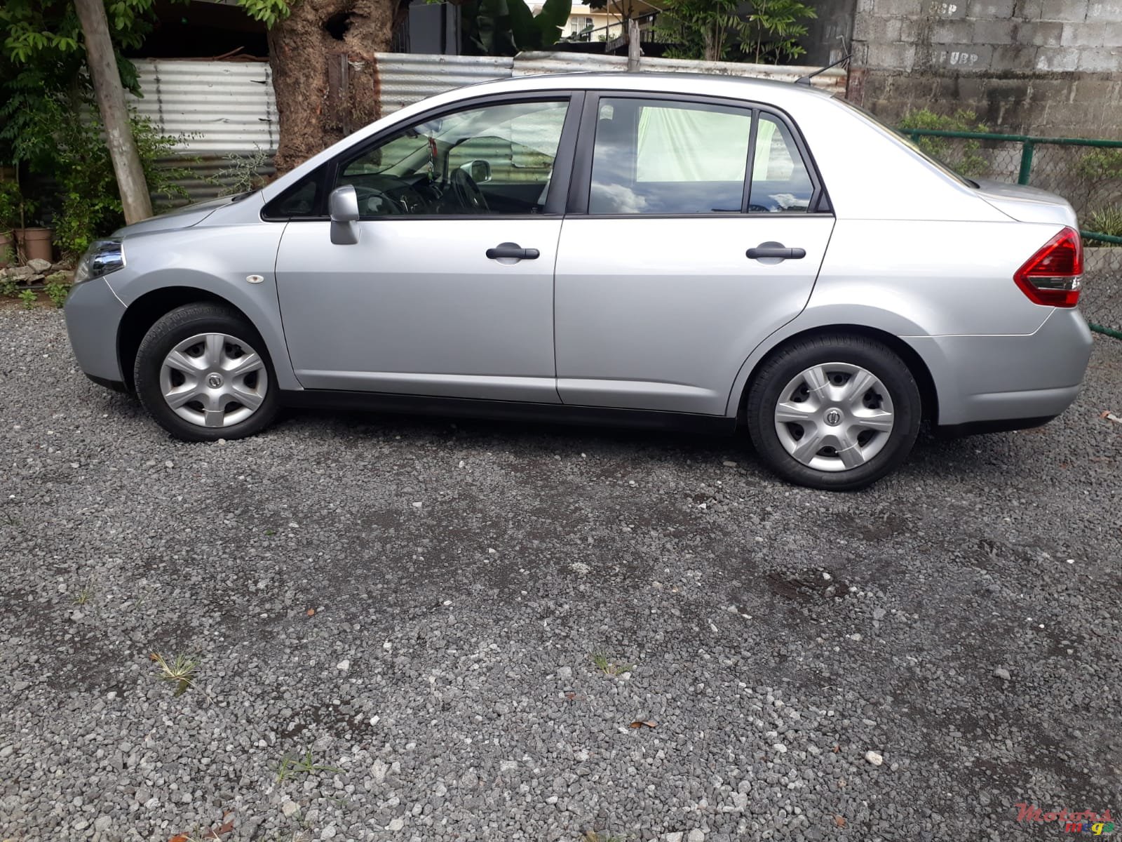 2011' Nissan Tiida photo #6