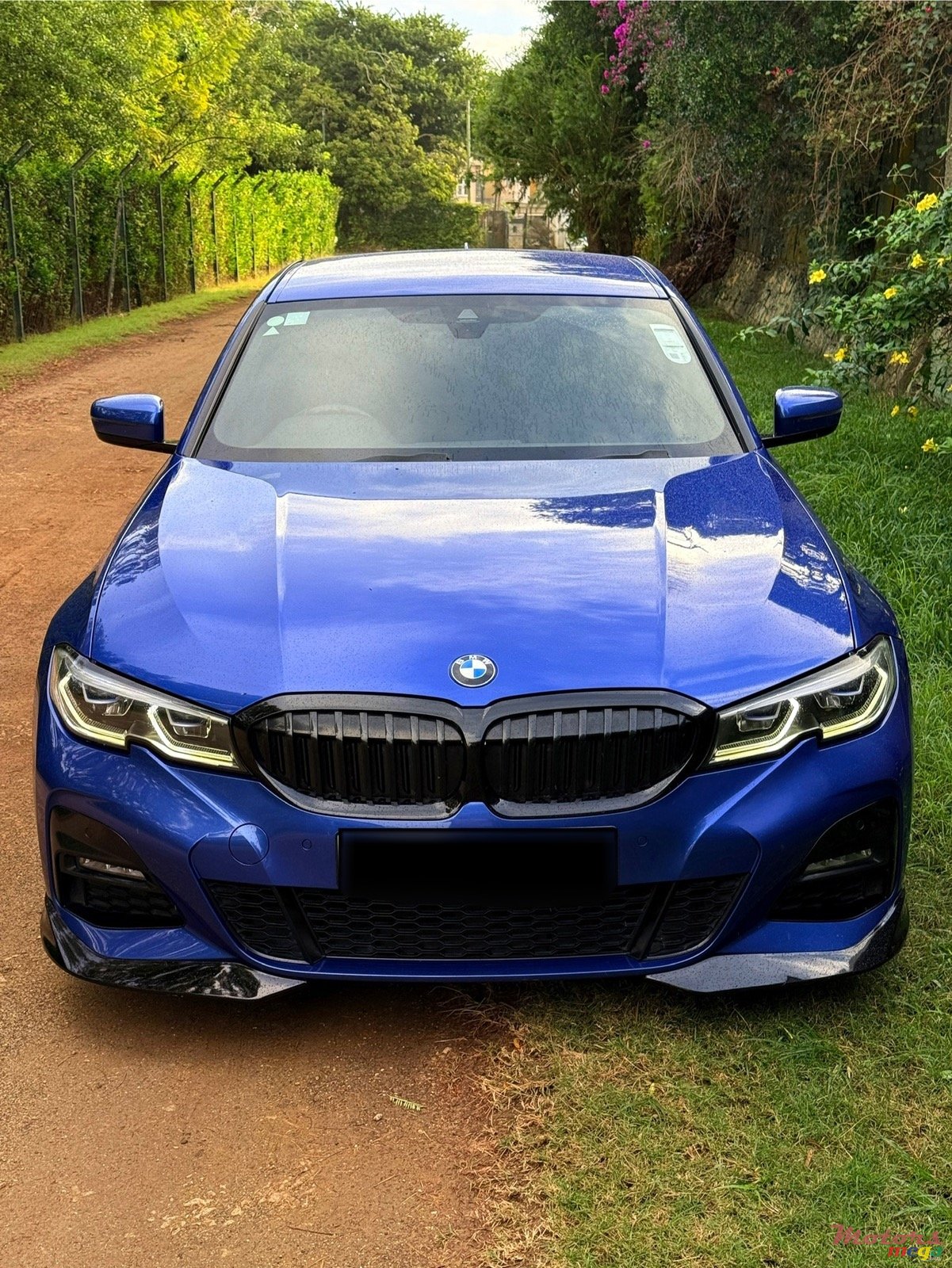 2019' BMW 330 photo #1