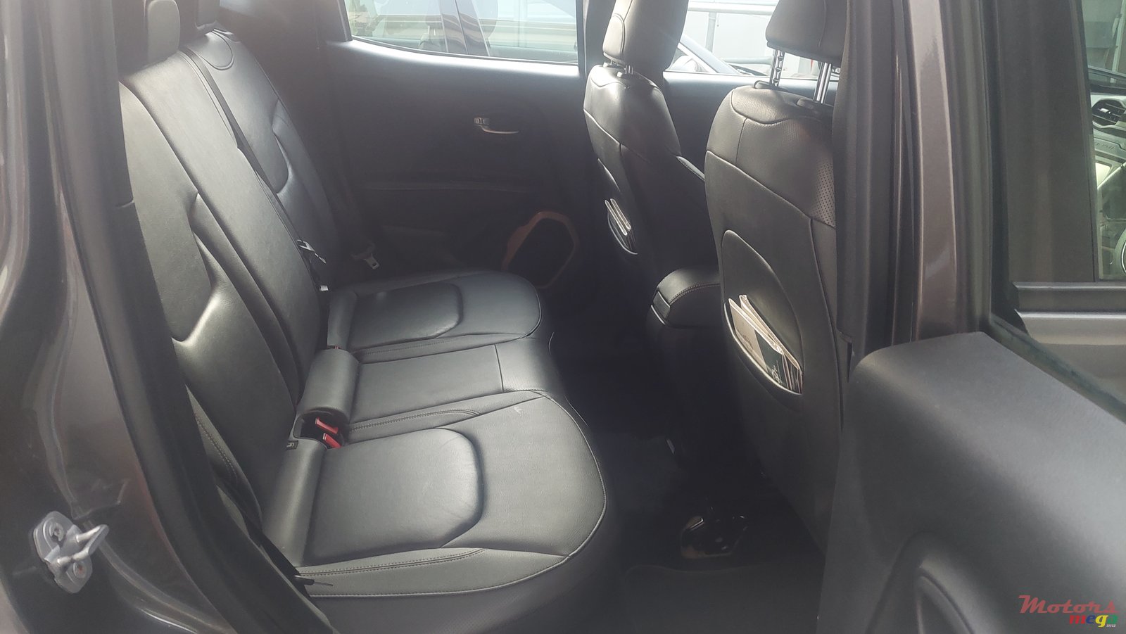 2016' Jeep Renegade photo #4