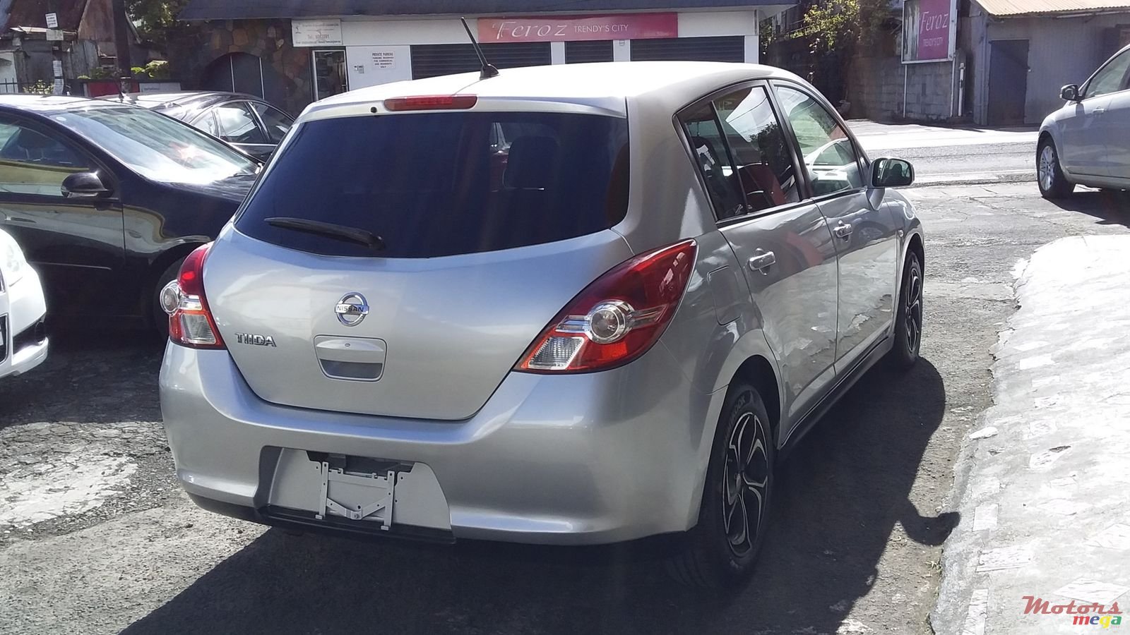 2011' Nissan Tiida photo #5