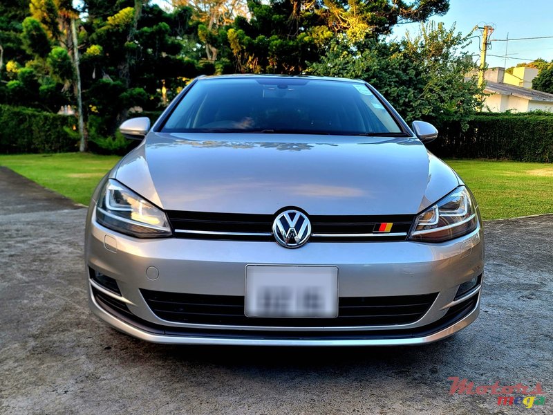 2015' Volkswagen Golf TSi photo #2