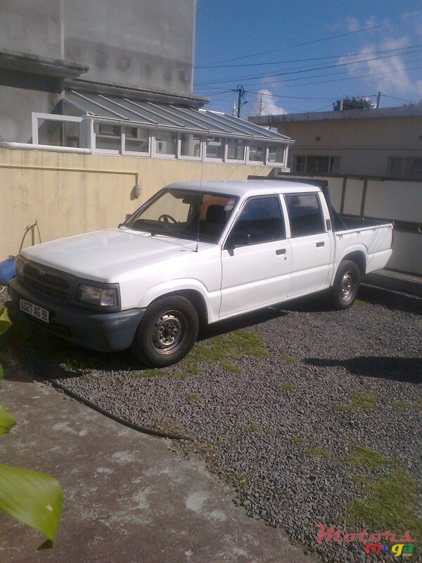 1998' Mazda B2500 Pick up 2x4 photo #1