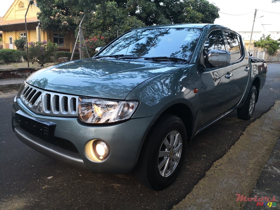 2008' Mitsubishi photo #1