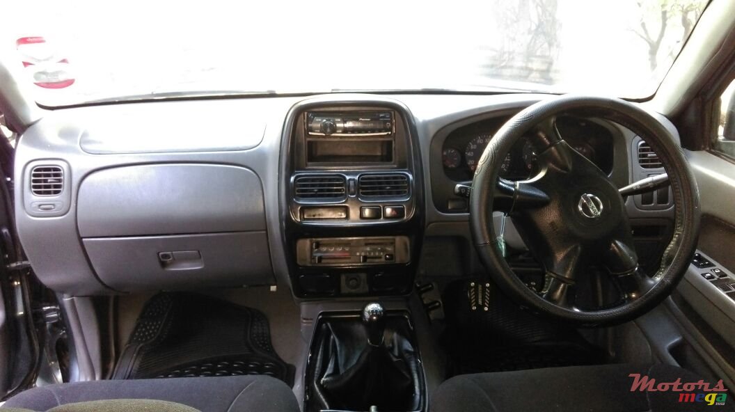 2006' Nissan Hardbody photo #2