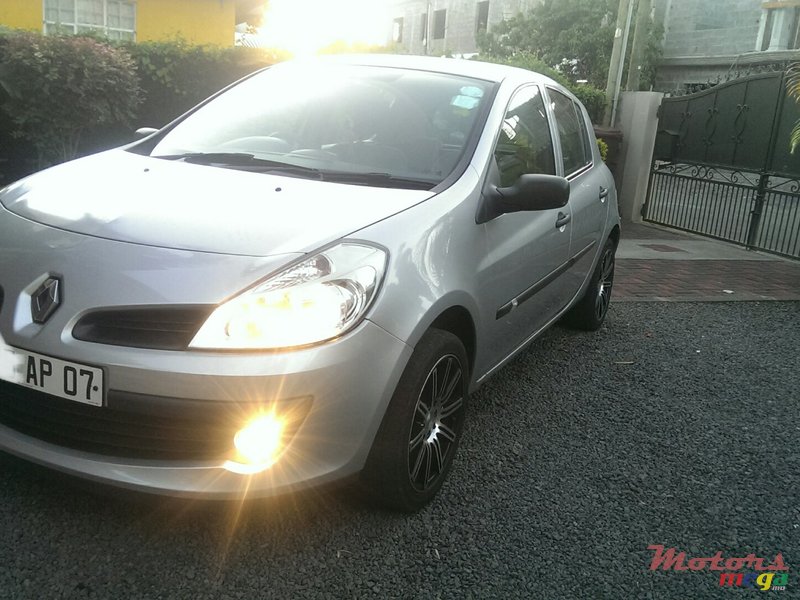 2007' Renault Clio photo #1