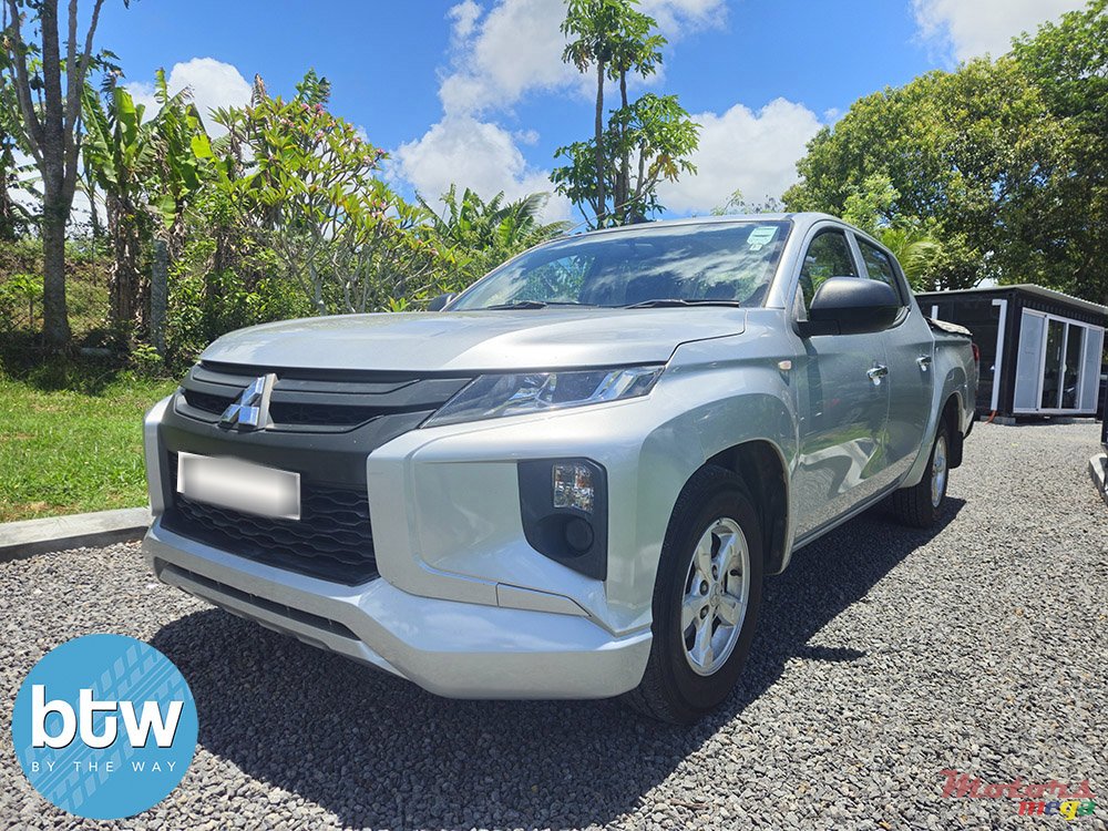 2021' Mitsubishi Triton 4X2 photo #2