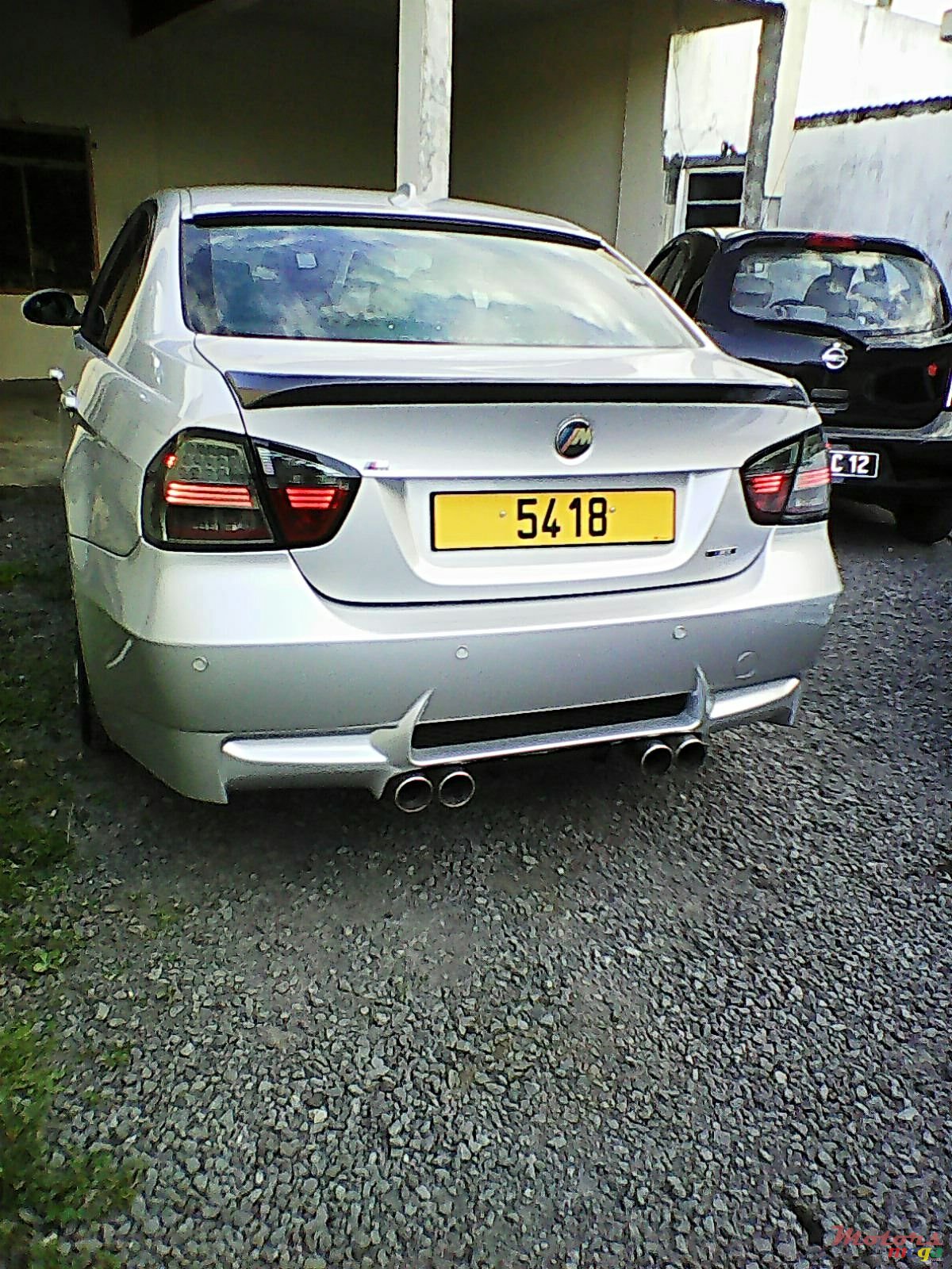 2008' BMW 320 320i photo #2