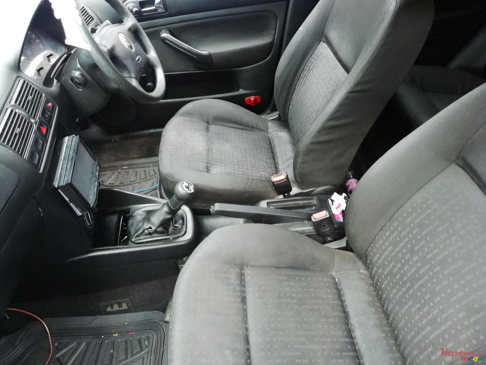 2001' Volkswagen Golf photo #3