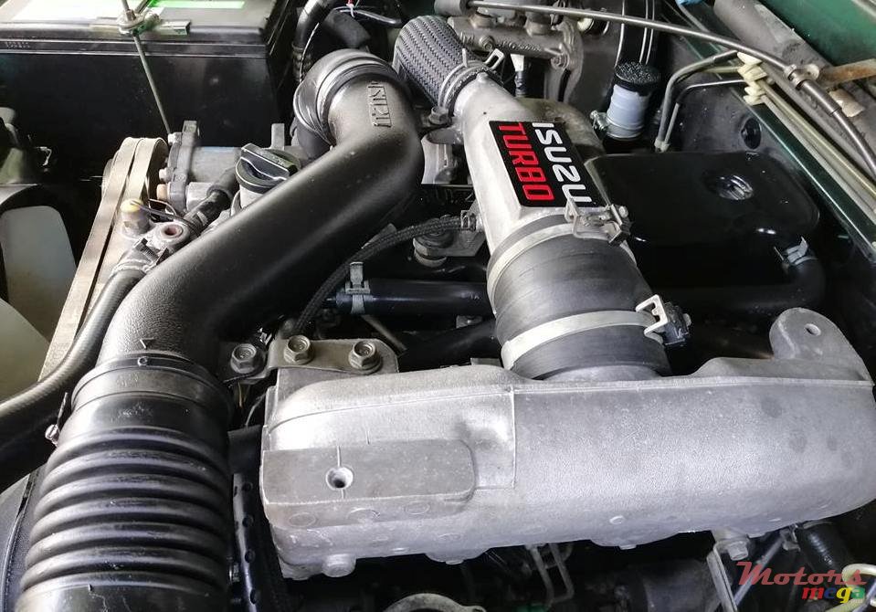 2001' Isuzu photo #2