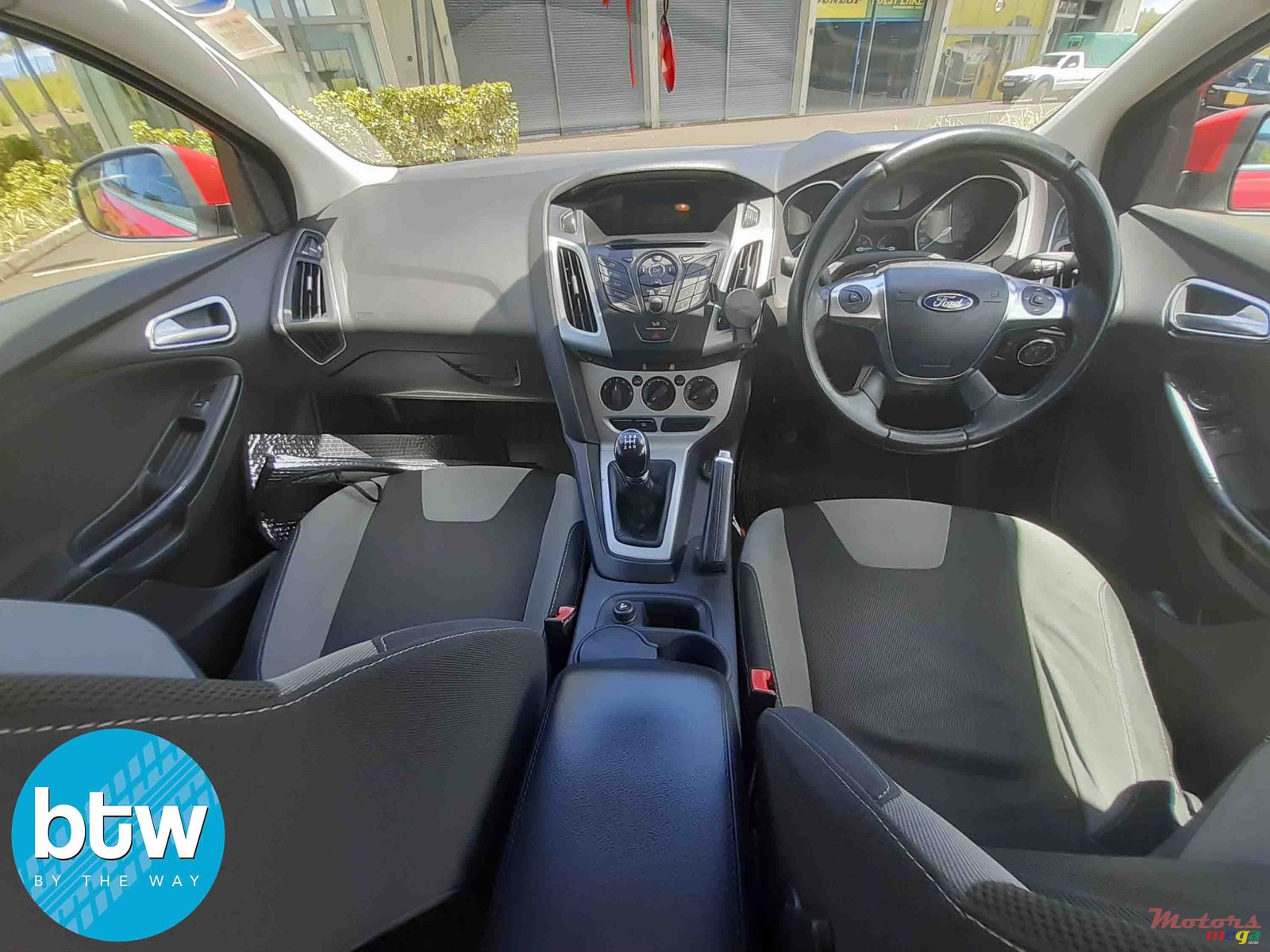 2012' Ford Focus photo #5