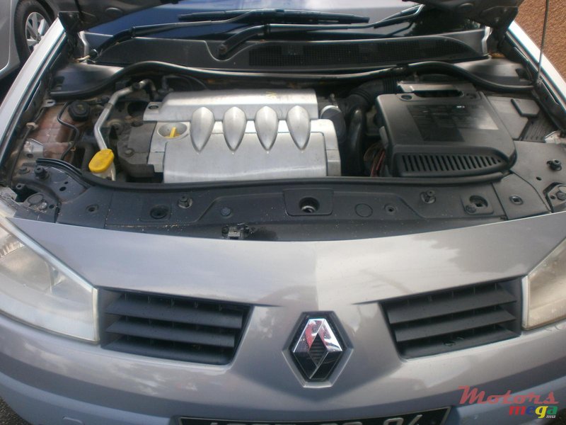 2004' Renault Megane photo #5