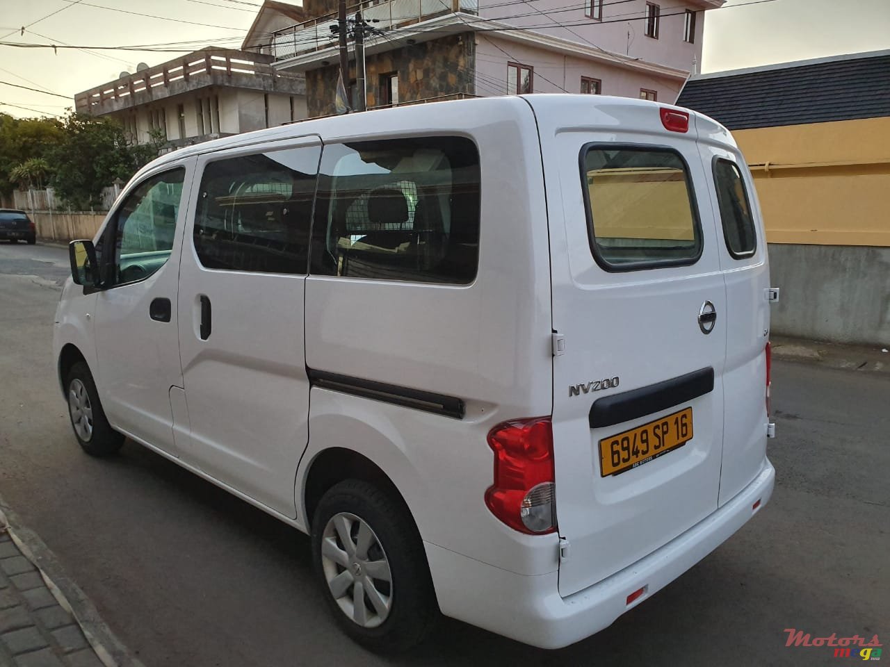 2016' Nissan NV photo #1