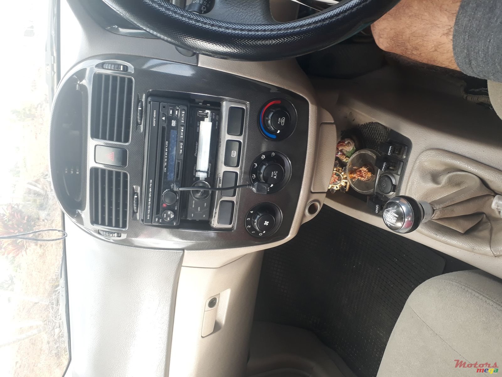 2004' Kia Cerato Sports photo #6