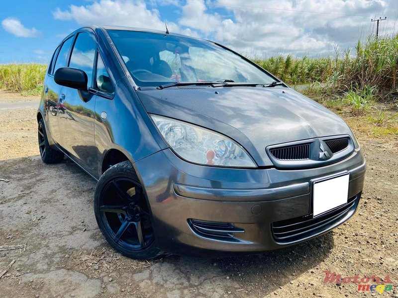 2004' Mitsubishi Colt photo #1