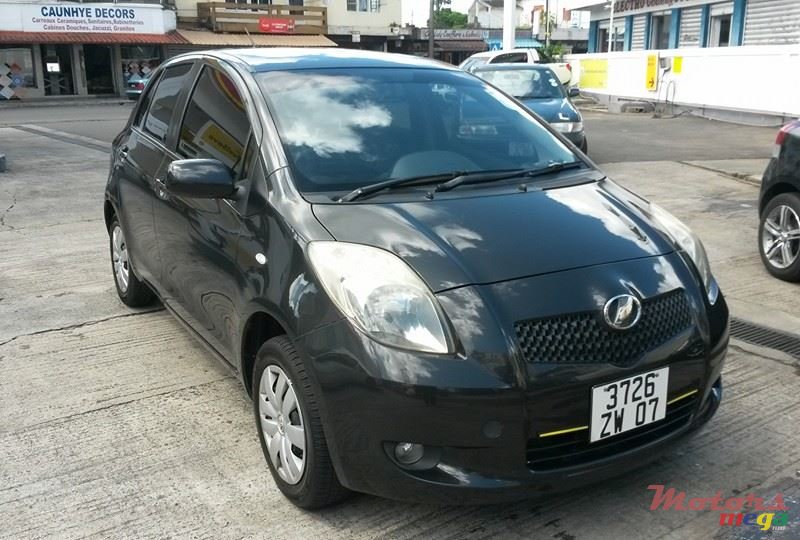 2007' Toyota Vitz photo #1