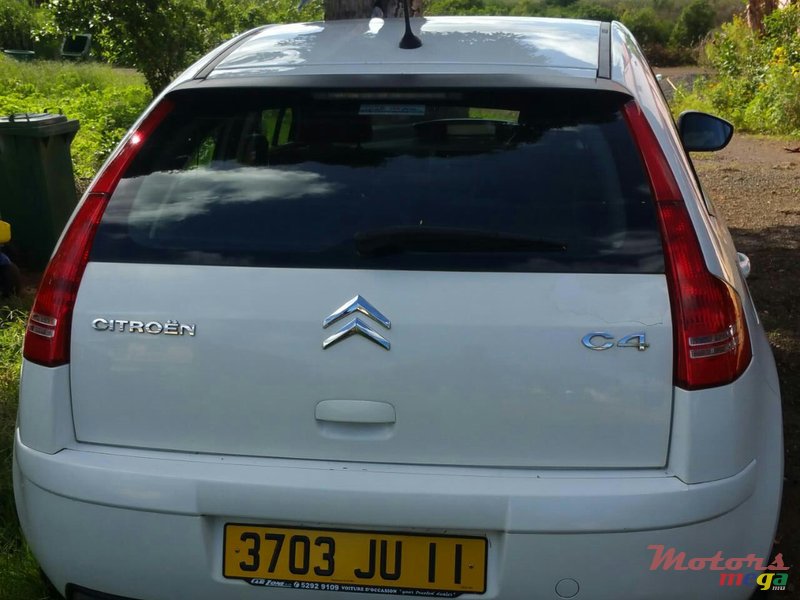 2011' Citroen C4 photo #2