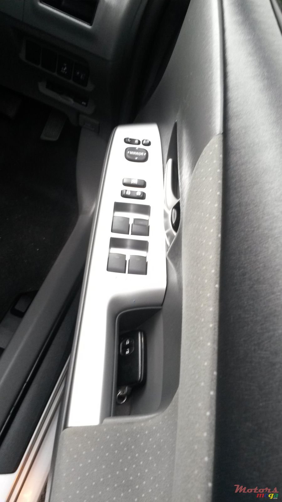 2013' Toyota Prius photo #7