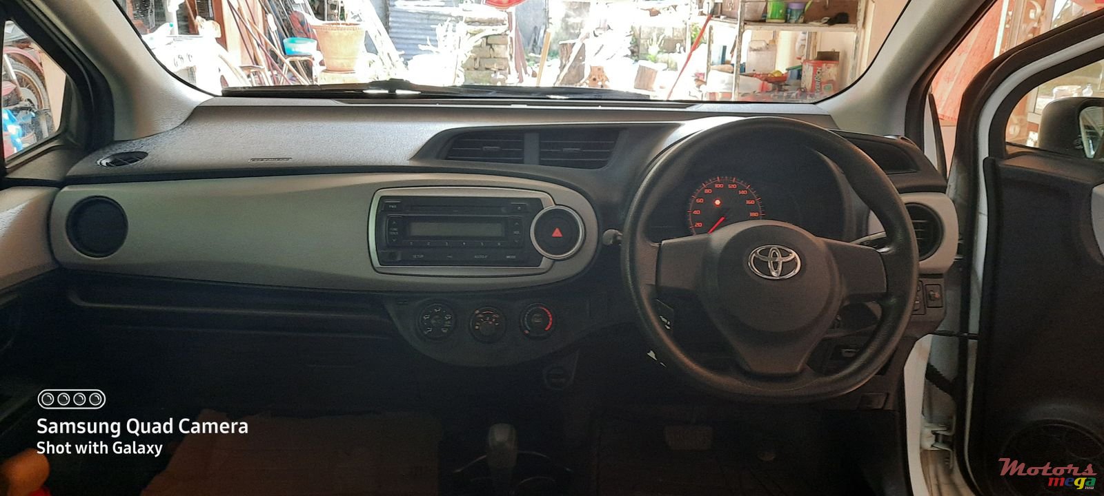 2011' Toyota Vitz 1328cc photo #3