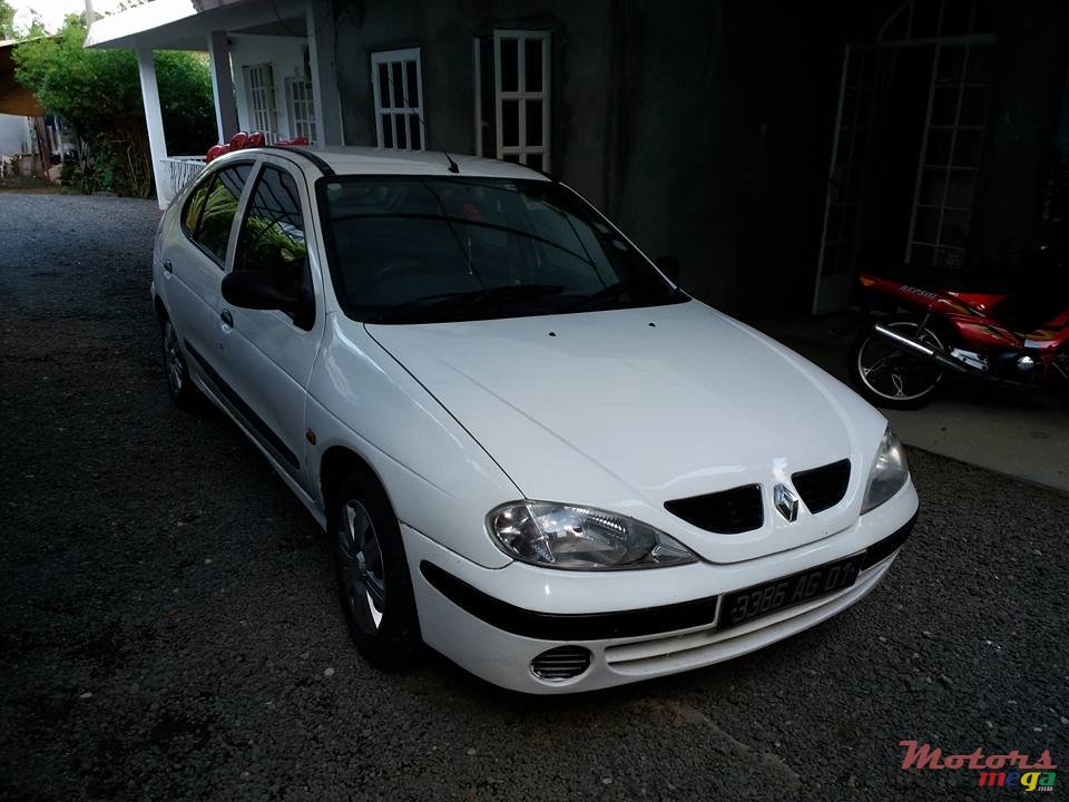 2001' Renault Megane photo #1