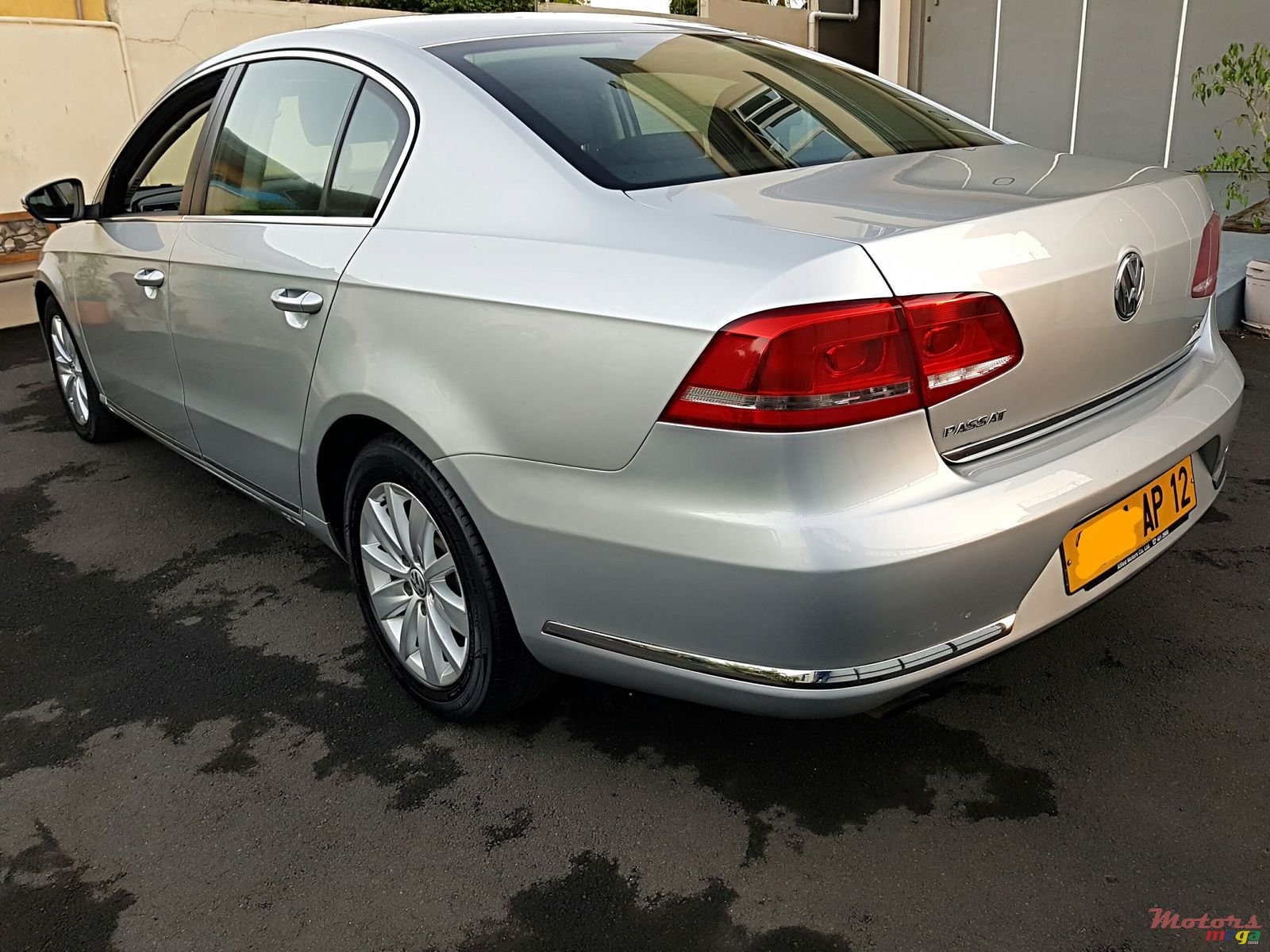 2012' Volkswagen Passat Manual photo #3