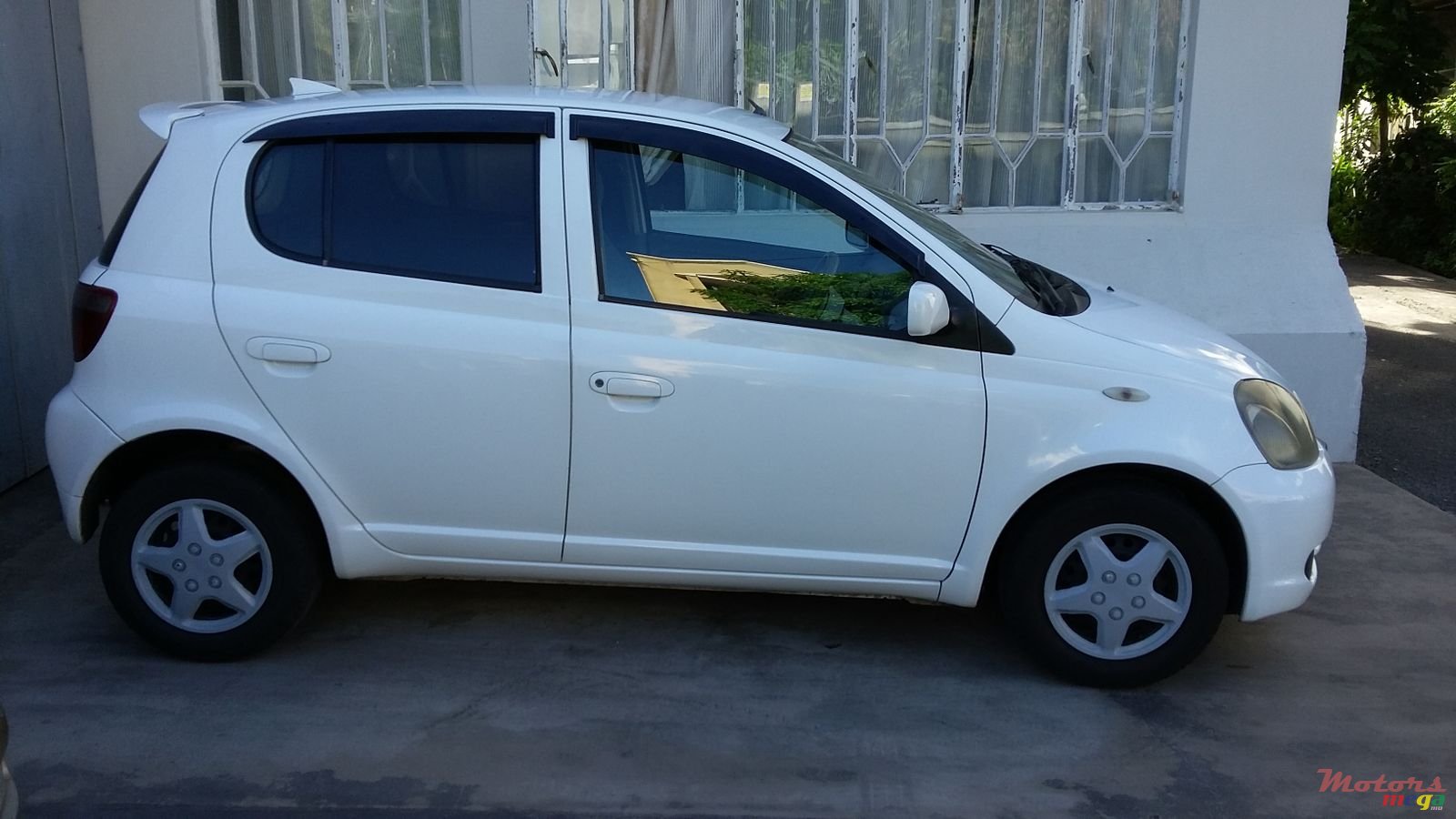 2000' Toyota Vitz photo #2