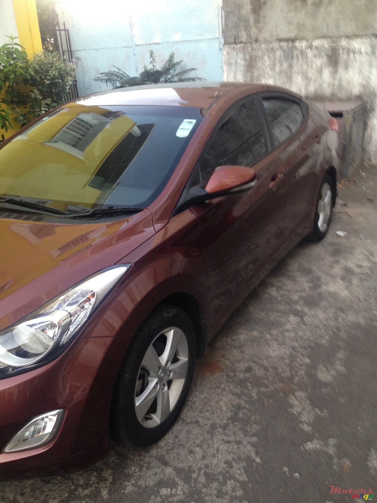 2013' Hyundai Elantra photo #2