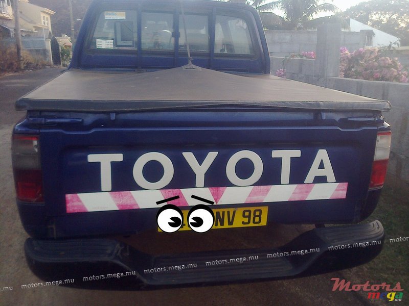 1998' Toyota Hilux photo #2