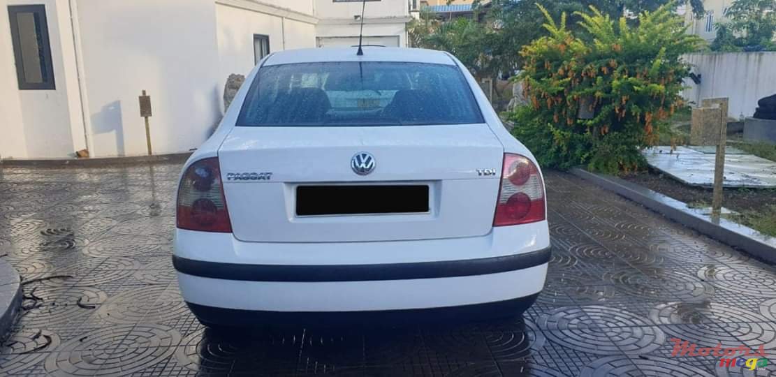 2003' Volkswagen Passat Original photo #4