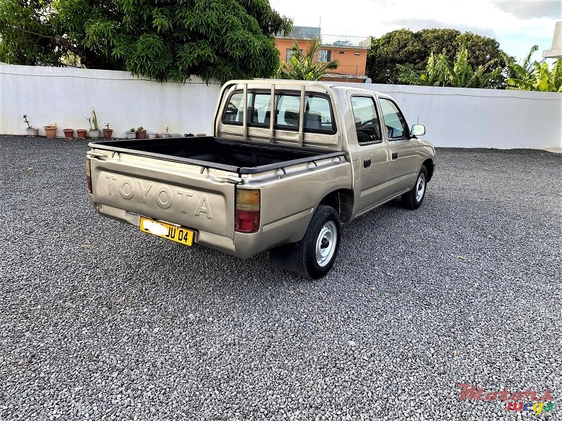 2004' Toyota Hilux Manual 2X4 JAPAN photo #3