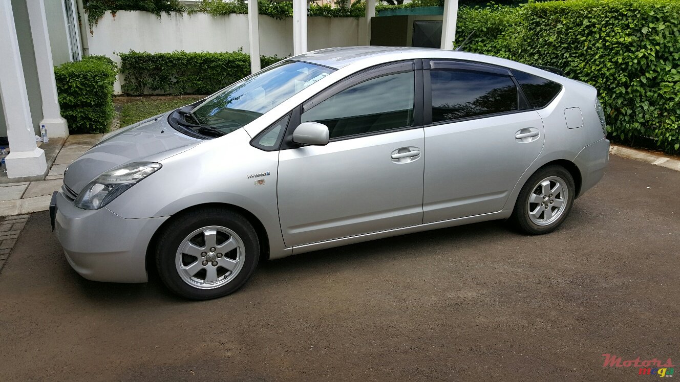 2010' Toyota Prius photo #1