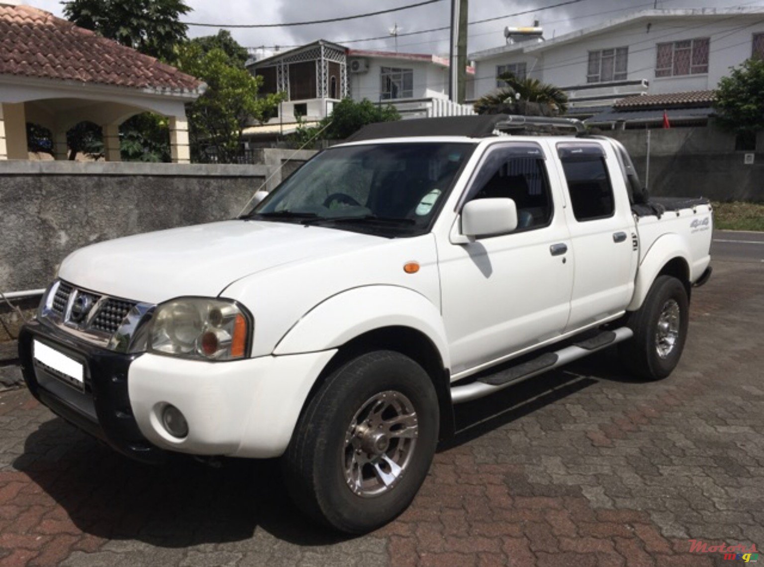 2004' Nissan photo #2