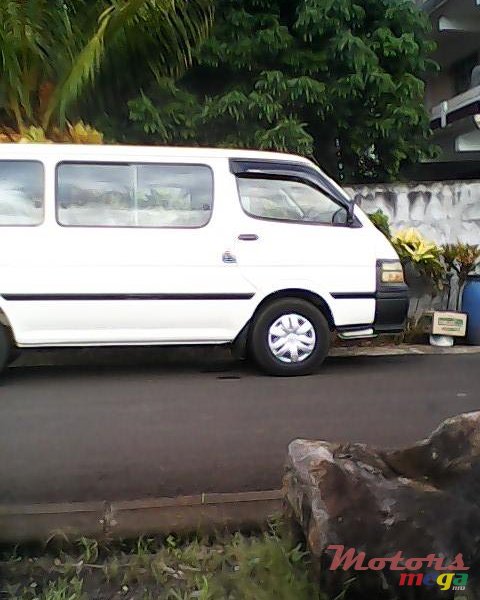 2003' Toyota HiAce 15 places photo #2