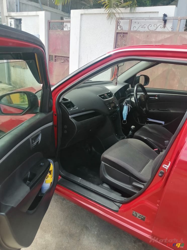 2013' Suzuki Swift photo #1