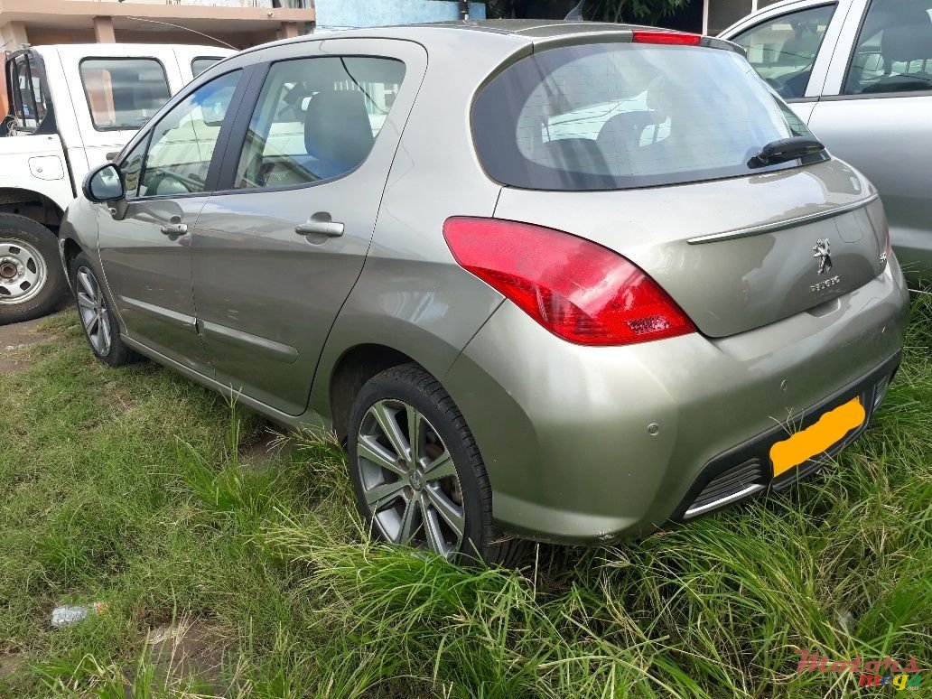 2011' Peugeot 308 Automatic & Panoramic! photo #3