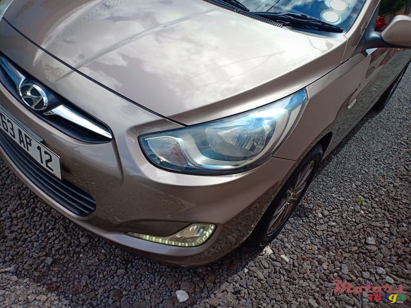 2012' Hyundai Accent photo #4