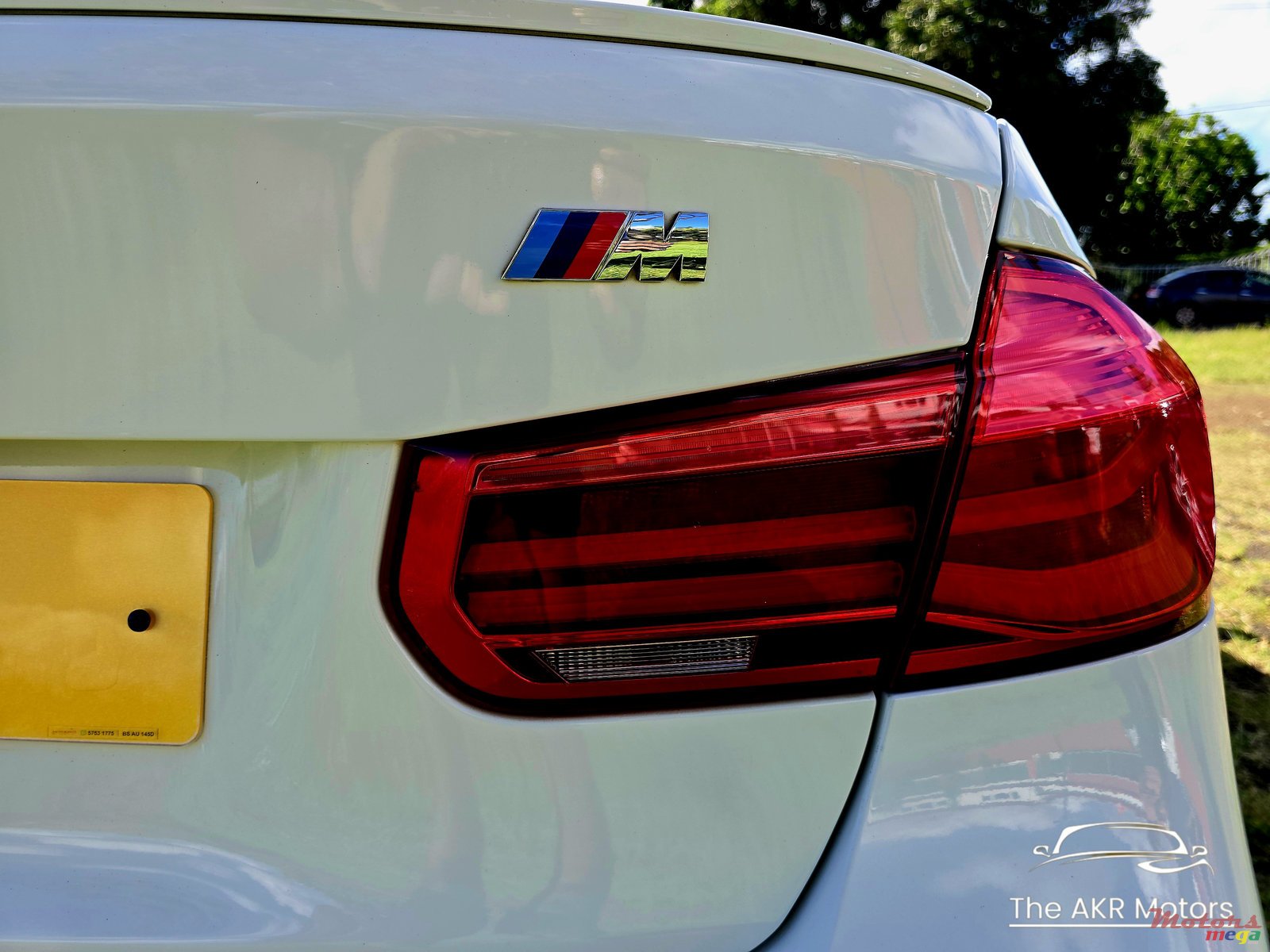 2018' BMW 3 Series 318i M Sport photo #2