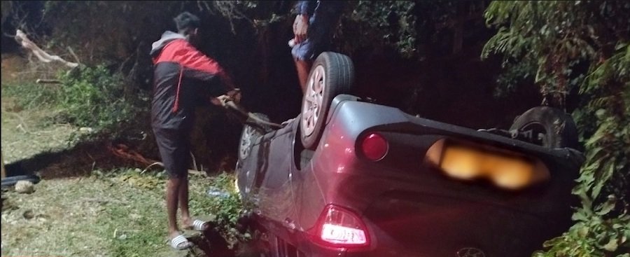 La Chaumière : une voiture finit sa course dans un canal