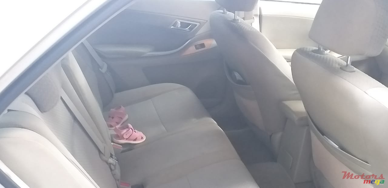 2009' Toyota Premio photo #3