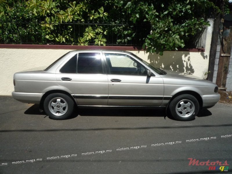 1992' Nissan Sunny photo #1