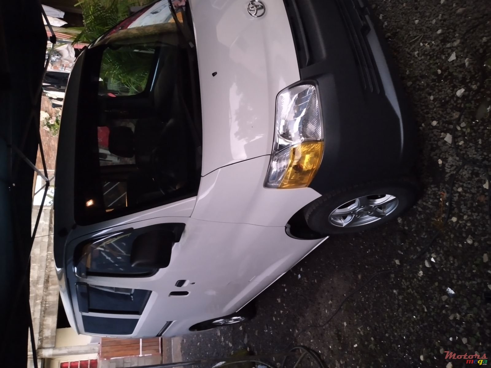 2016' Toyota photo #2