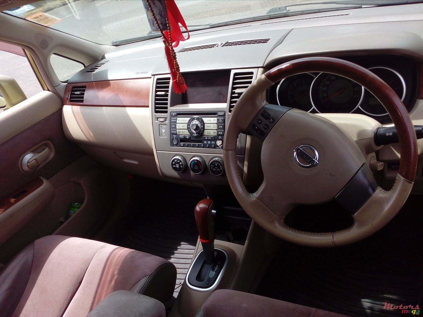 2006' Nissan Tiida Japan. Full option photo #5